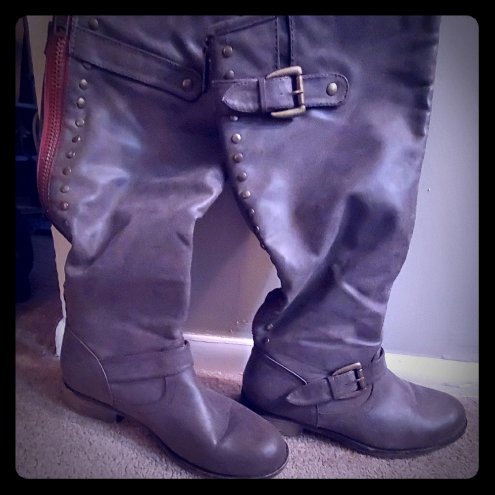 Gray boots - Picture 1 of 3